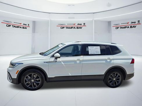 Used 2024 Volkswagen Tiguan SE FWD image 3