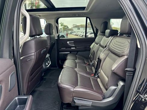 Used 2025 Ford Expedition Max Platinum w/ Platinum Ultimate Package AWD/4WD image 18