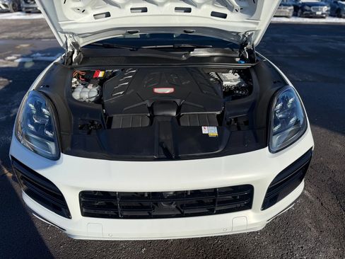 Used 2022 Porsche Cayenne Turbo AWD/4WD image 36
