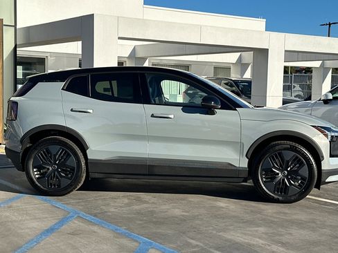 New 2026 Volvo EX30 Cross Country Ultra image 4