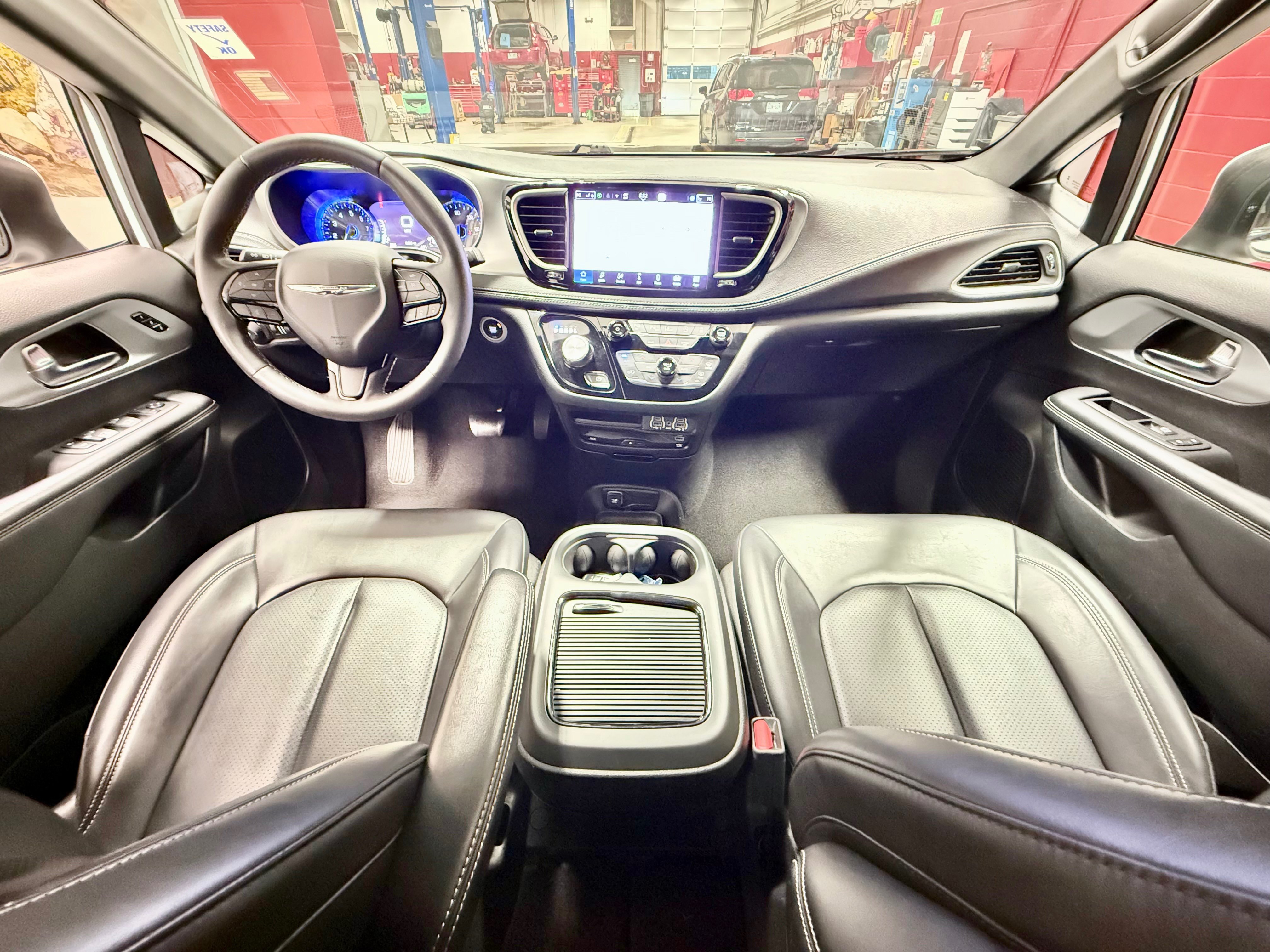 Certified 2023 Chrysler Pacifica Touring-L w/ Uconnect Theater Family Group AWD/4WD image 19