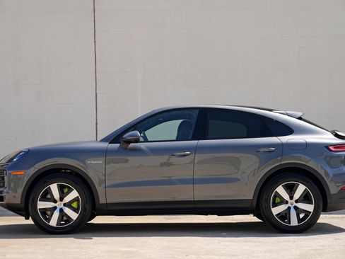 Used 2024 Porsche Cayenne Coupe AWD/4WD image 9