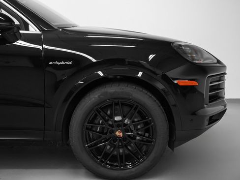 Certified 2026 Porsche Cayenne E-Hybrid AWD/4WD image 16