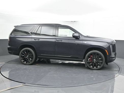 Used 2025 Cadillac Escalade Sport Platinum AWD/4WD image 4