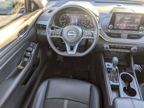 Used 2025 Nissan Altima 2.5 SR image 16
