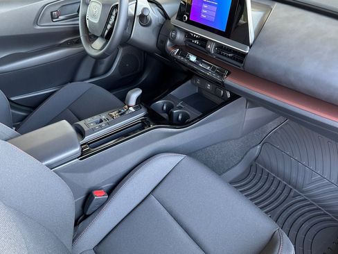 New 2026 Toyota Prius Plug-In Hybrid FWD image 17