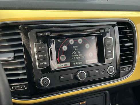 Used 2014 Volkswagen Beetle TDI image 24