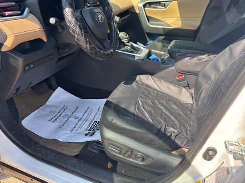 Used 2023 Toyota RAV4 XLE w/ Convenience Package image 7