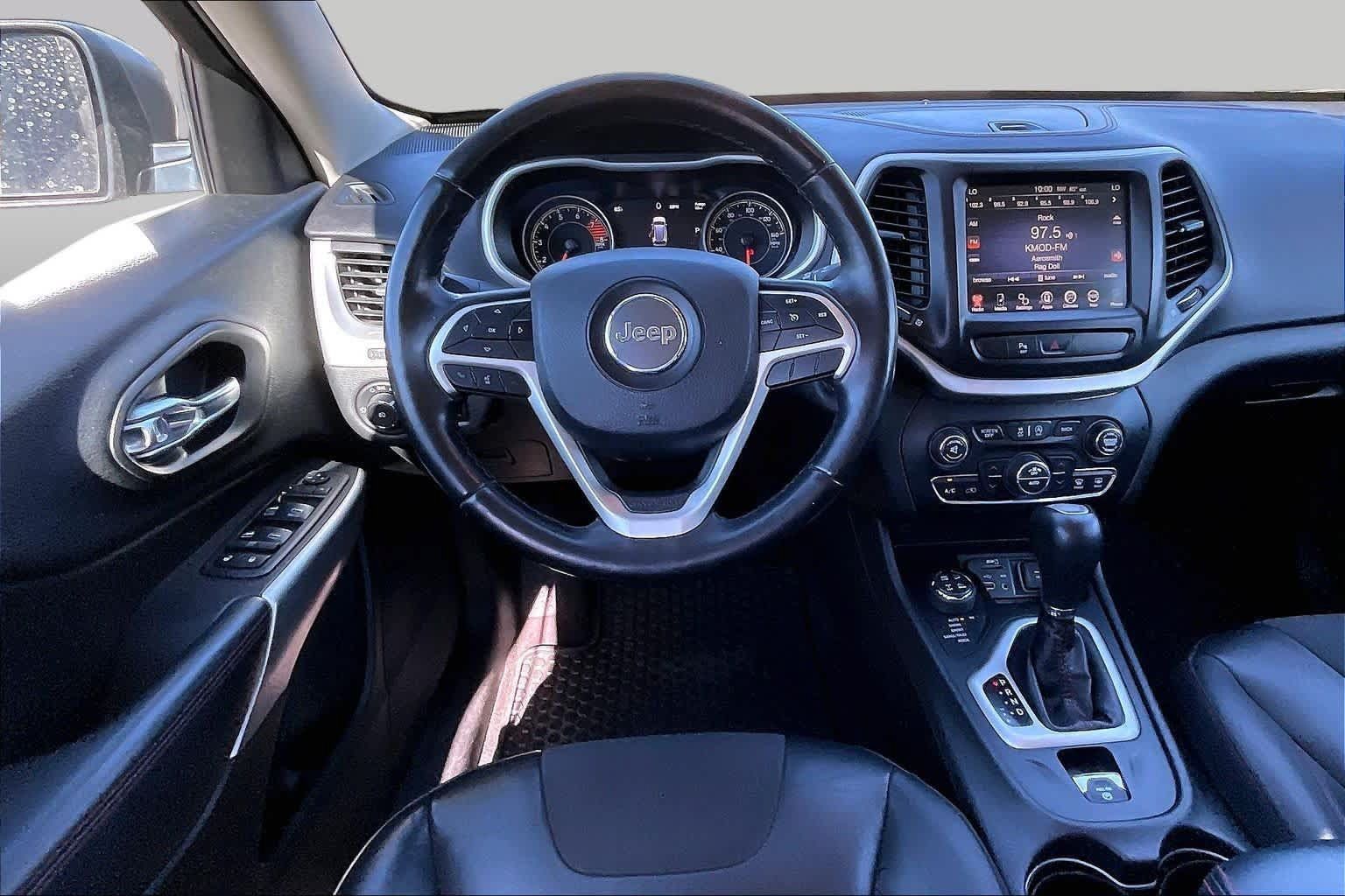 Used 2018 Jeep Cherokee Trailhawk AWD/4WD image 6