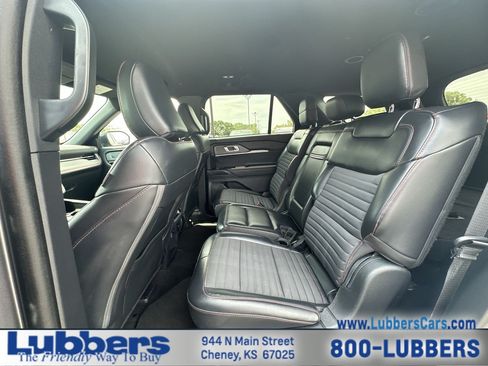Used 2025 Ford Explorer ST-Line w/ ST-Line Street Pack AWD/4WD image 21