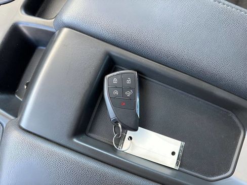Used 2025 Chevrolet Silverado 1500 LT image 38