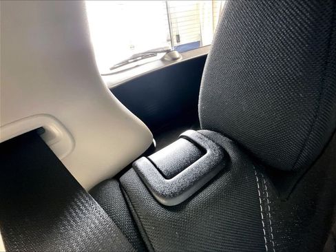 Used 2023 Honda HR-V LX image 17