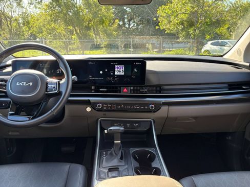 Used 2026 Kia Carnival FWD image 17