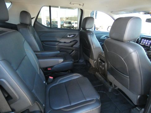 Used 2021 Chevrolet Traverse RS AWD/4WD image 16