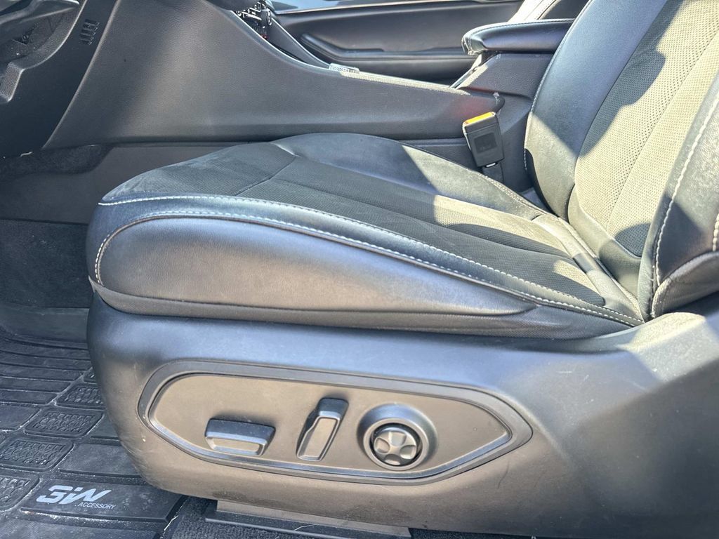 Used 2022 Jeep Grand Cherokee L Laredo RWD image 17