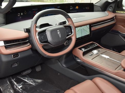 New 2026 Lincoln Navigator Reserve AWD/4WD image 37