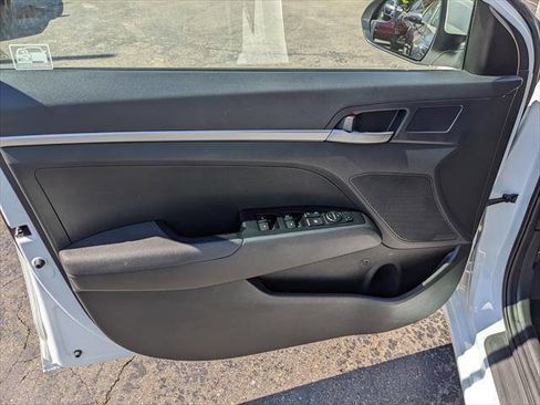 Used 2020 Hyundai Elantra SE w/ Cargo Package (C1) FWD image 11
