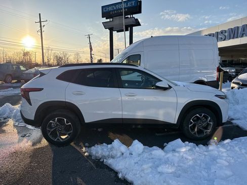 Used 2024 Chevrolet Trax LT image 3