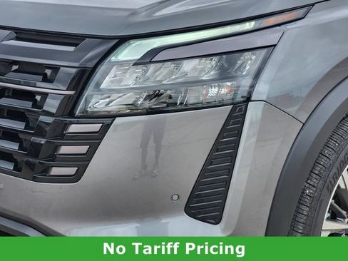 Certified 2026 Nissan Pathfinder Platinum FWD image 6
