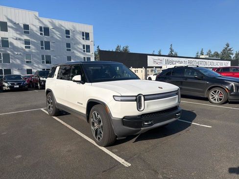 Used 2025 Rivian R1S Adventure image 6