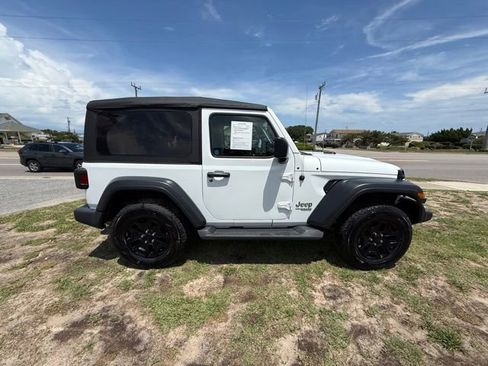Used 2018 Jeep Wrangler Sport AWD/4WD image 8