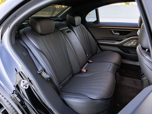 Used 2023 Mercedes-Benz S 500 4MATIC w/ AMG Line image 32