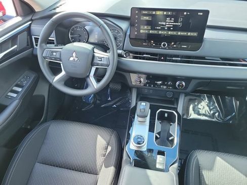 New 2026 Mitsubishi Outlander ES FWD image 14