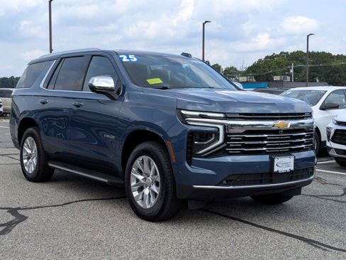 Used 2025 Chevrolet Tahoe Premier AWD/4WD image 3