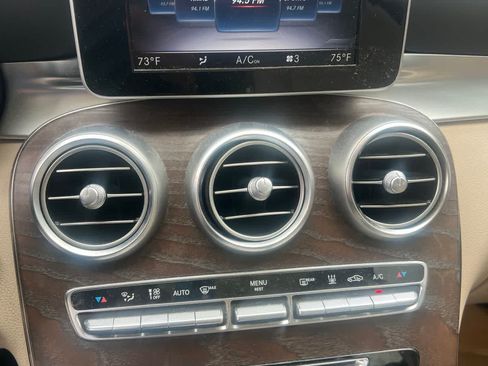 Used 2019 Mercedes-Benz GLC 350e 4MATIC image 7