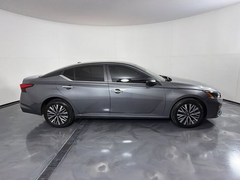 Used 2024 Nissan Altima 2.5 SV AWD/4WD image 4