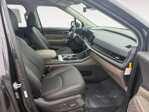 New 2026 Kia Carnival EX image 18