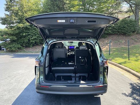 Certified 2026 Toyota Sienna XLE FWD image 28