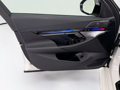 Used 2025 BMW M5 Touring AWD/4WD image 24