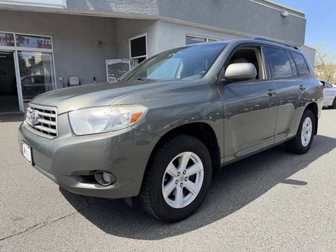 Used 2010 Toyota Highlander SE image 3