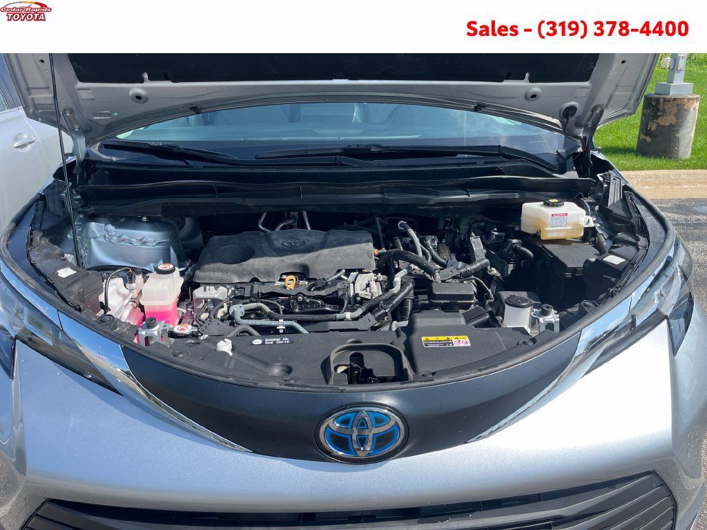 Certified 2021 Toyota Sienna LE FWD image 23