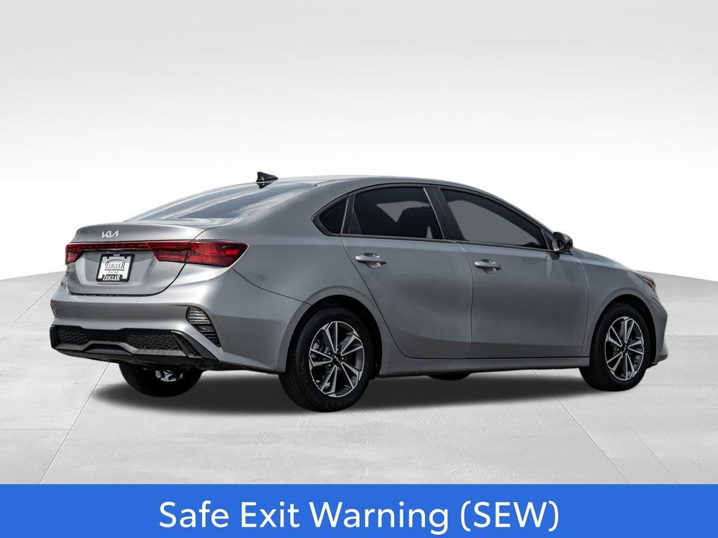 Used 2024 Kia Forte LXS w/ LXS Technology Package FWD image 7