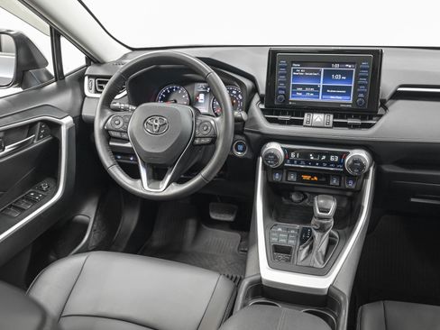 Used 2021 Toyota RAV4 XLE Premium AWD/4WD image 30