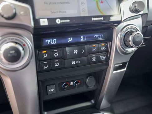 Used 2021 Toyota 4Runner Limited AWD/4WD image 18