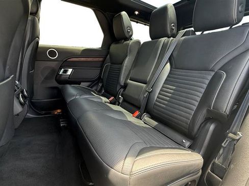 Used 2024 Land Rover Discovery Dynamic SE AWD/4WD image 16