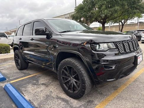 Used 2021 Jeep Grand Cherokee Laredo X RWD image 6