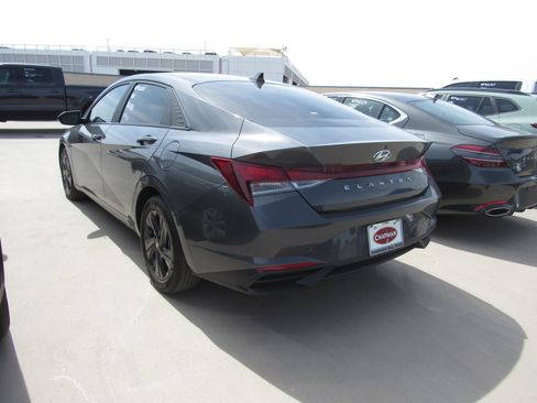Used 2023 Hyundai Elantra SEL image 4