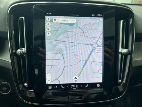 Certified 2025 Volvo XC40 B5 Plus AWD/4WD image 22