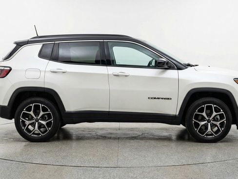 Used 2025 Jeep Compass Limited image 11