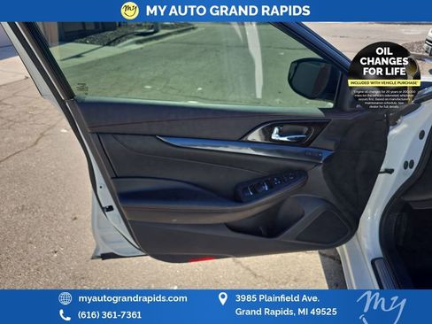 Used 2023 Nissan Maxima SR w/ Sport Mat Group image 10