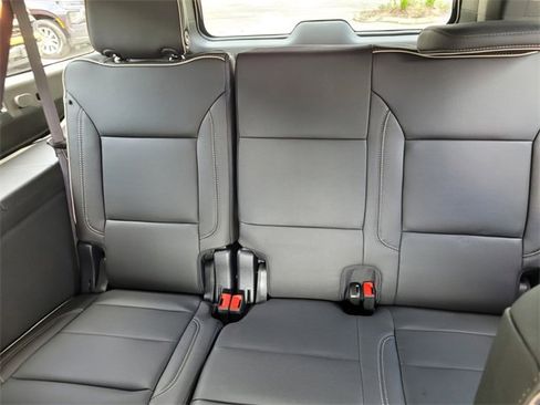 New 2025 Chevrolet Suburban Premier image 12