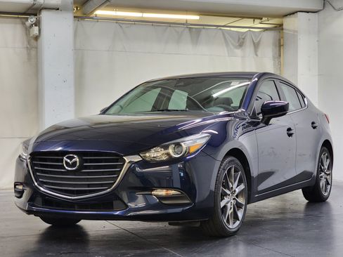 Used 2018 MAZDA MAZDA3 Touring FWD image 11