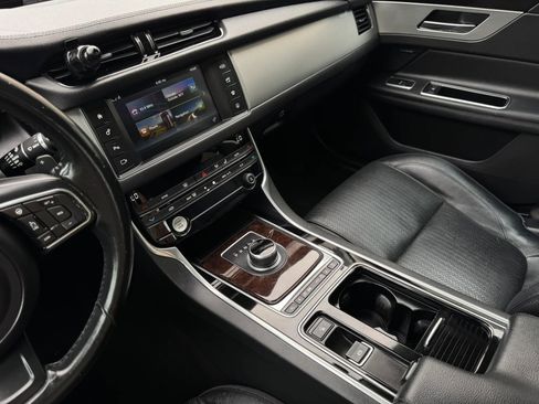 Used 2017 Jaguar XF Prestige RWD image 36