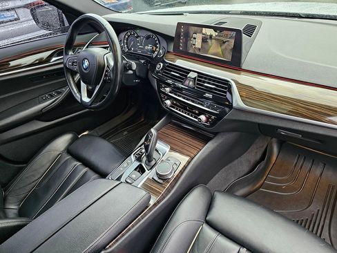 Used 2019 BMW 530e xDrive w/ Premium Package image 30