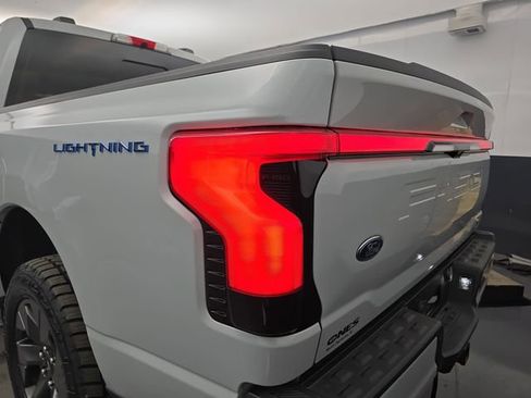 Used 2023 Ford F150 Lightning Lariat image 18