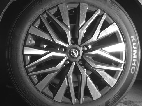 Used 2025 Nissan Altima 2.5 SV FWD image 12